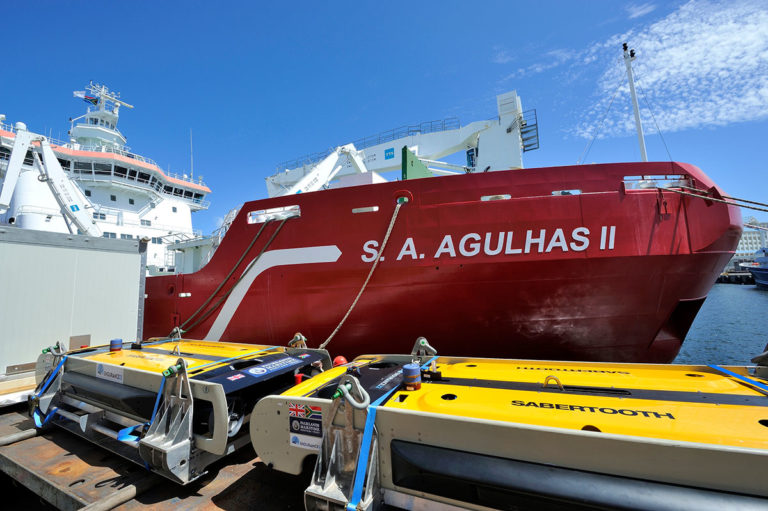 SAAB Sabertooth AUVs about to be loaded onto the Agulhas II ship - Endurance22